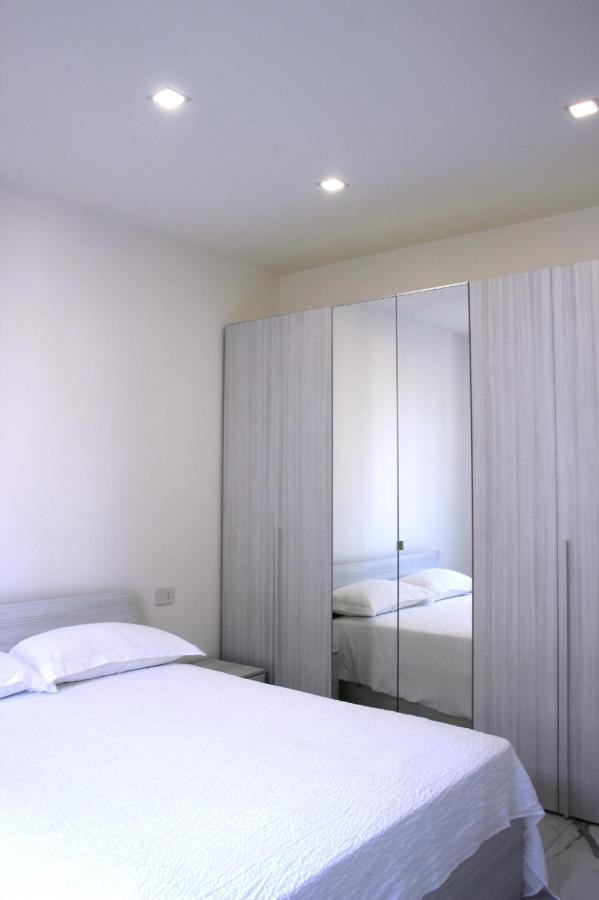 Dreamich - Scavi Romani Apartment Desenzano del Garda Bagian luar foto